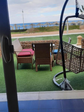 شاليه ارضي صف اول علي البحر ببورتوساوث بيتش chalet sea view